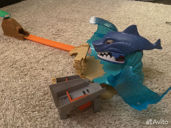 Схватка с Акулой Hot Wheels