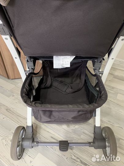 Компактная прогулочная коляска