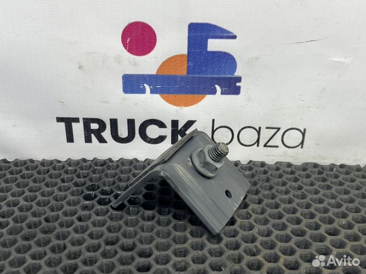 1747535 Кронштейн тормозных трубок