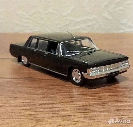 Модель лимузина ЗИЛ 114 металлическая 1:43
