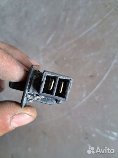 Концевик двери на Mercedes W210