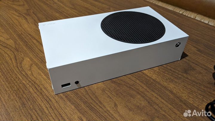 Xbox series s (не заблокирована в РФ)