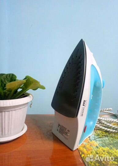 Утюг home element HE-IR216