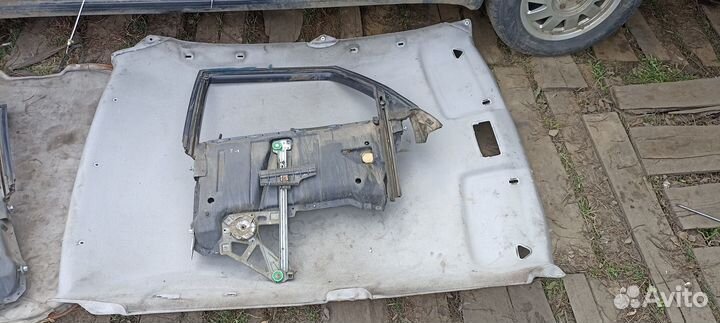 Стеклоподъемник механический задний Ауди а6с4