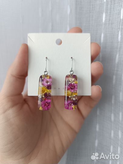 Серьги из смолы с цветами. Подарок подруге