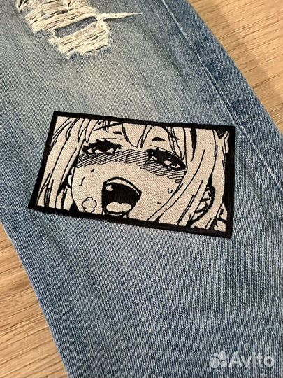 Джинсы женские с вышивкой аниме