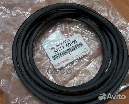 Уплотнитель лобового стекла нижний LC200