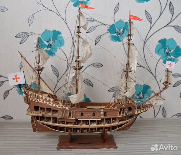 Деревянная модель корабля