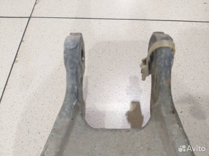 Рычаг задний поперечный правый