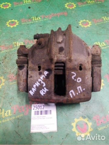 Суппорт передний правый Mitsubishi Carisma седан