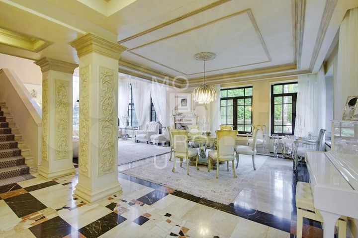 Дом 350 м² на участке 17 сот.