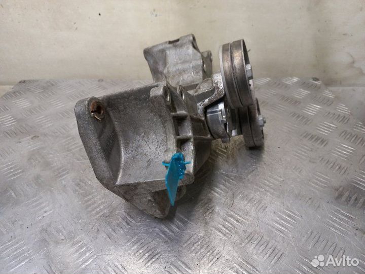 Кронштейн генератора Volkswagen Golf 4 1.6