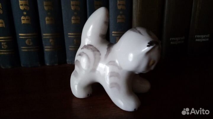 Фарфоровая статуэтка 