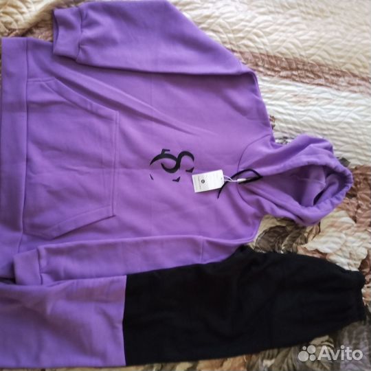 Женский спортивный костюм