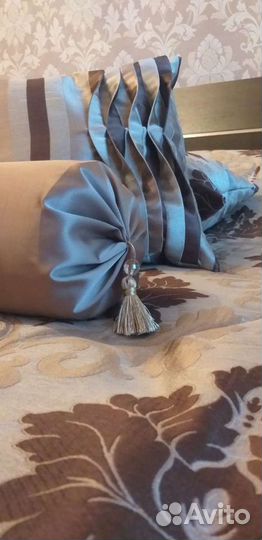 Покрывало новое и пять подушек