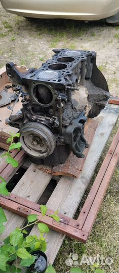 Двигатель на запчасти (a5d) трещина в блоке