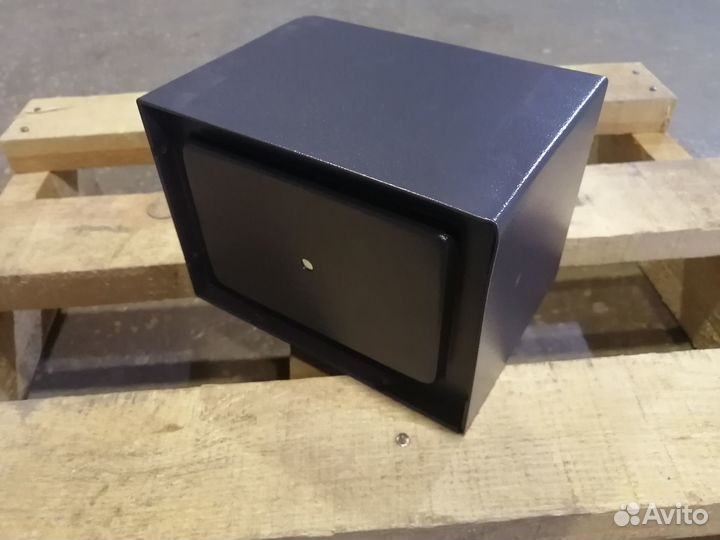 Сейф металлический