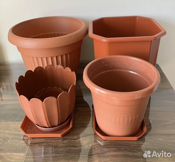 Горшки для цветов пластиковые немного б/у