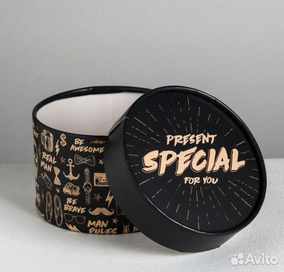 Коробка подарочная круглая для мужчины