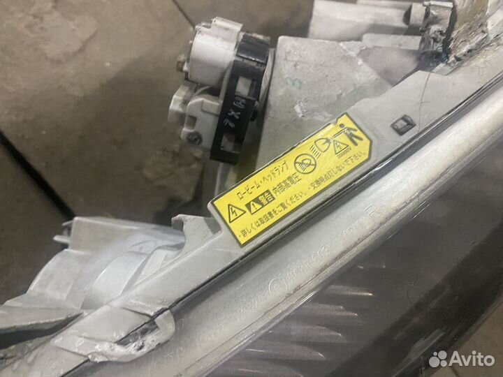 Фары на toyota corolla fielder 09 год