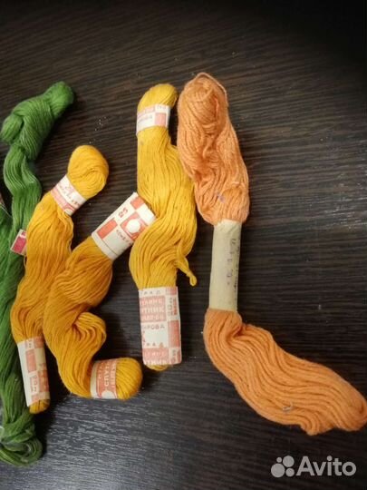 Нитки мулине зелёный, жёлтый, персиковый