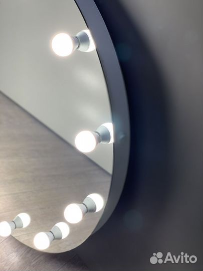 Круглое зеркало с подсветкой 90см