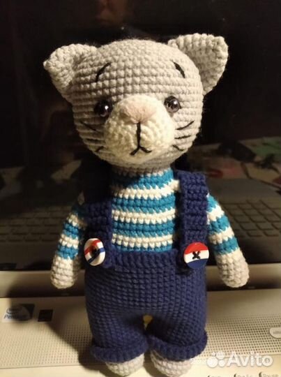 Котик вязаный, ручная работа