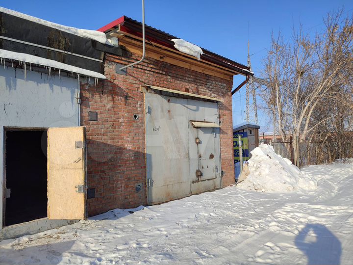 Гараж, > 30 м²