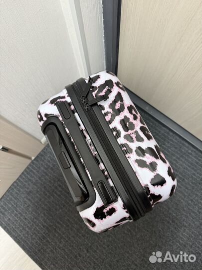 Чемодан ручная кладь Guess