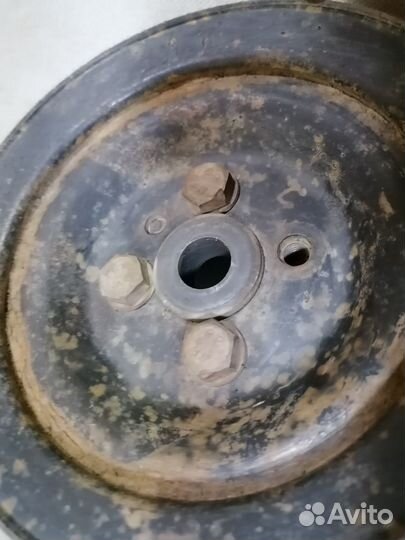 Шкив коленвала с шестерней 1.8 SF VW Golf II 1985