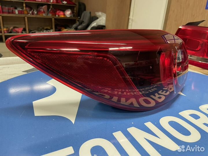 Фонарь левый наружный Mazda 3 BM B45A51160B