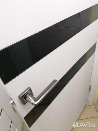 Дверь межкомнатная с декоративным стеклом