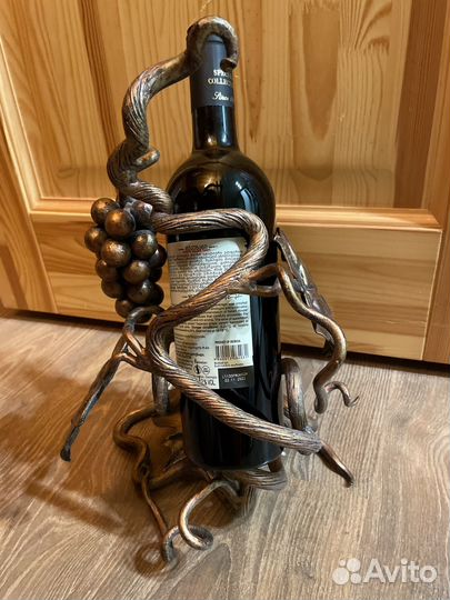 Декоративная подставка для вина