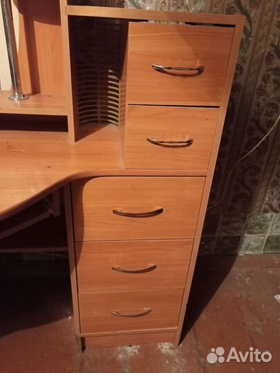 Компьютерный стол