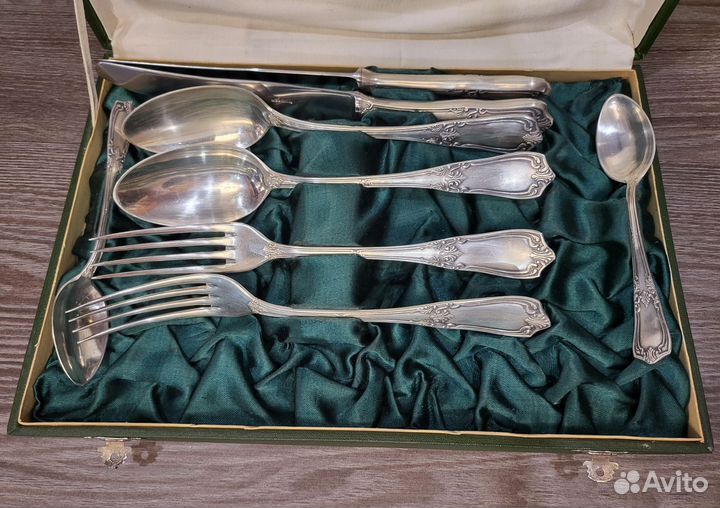 Серебряный столовый набор на две персоны