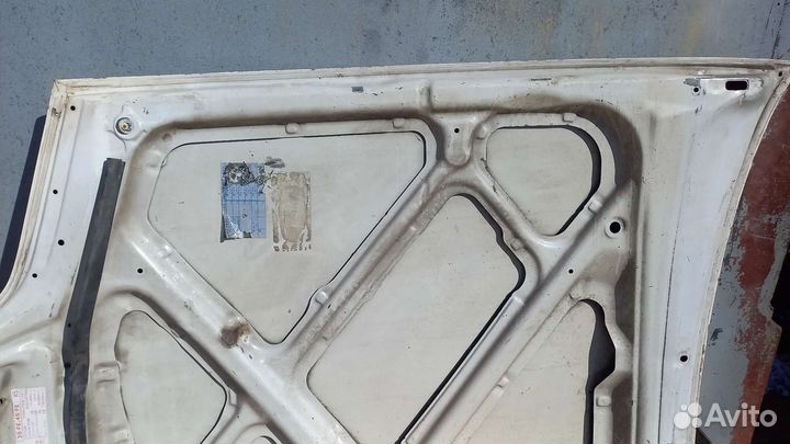 Капот на toyota vista