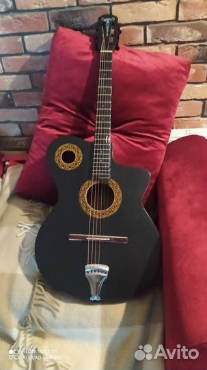 Акустическая гитара