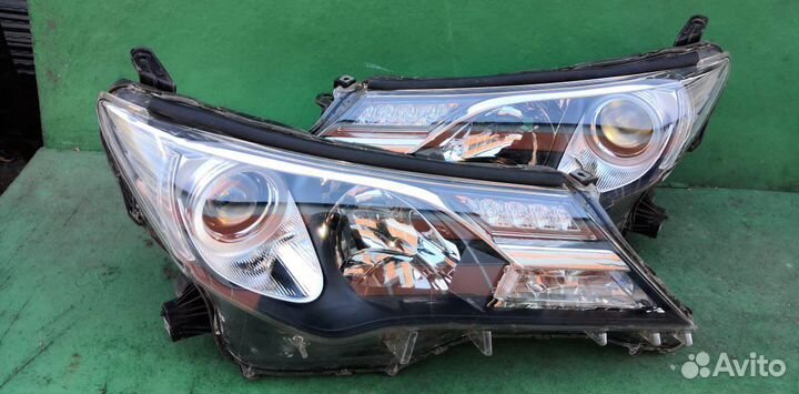 Оригинальные фары Тойота RAV 4 ксенон 2013-2015 г