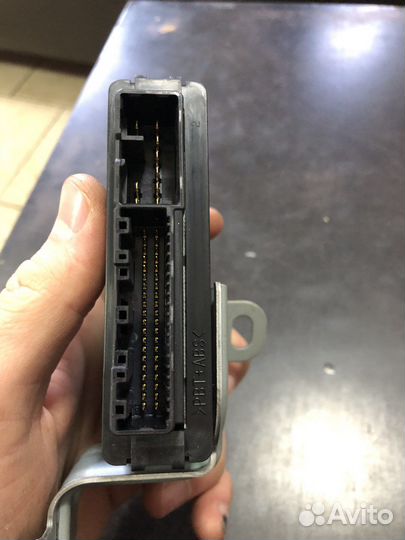 Блок управления раздаткой Toyota Land Cruiser 200