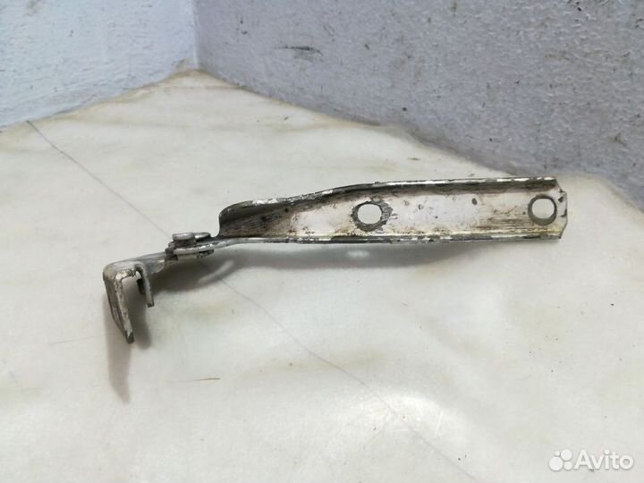 Петля капота volkswagen passat B5 Левая