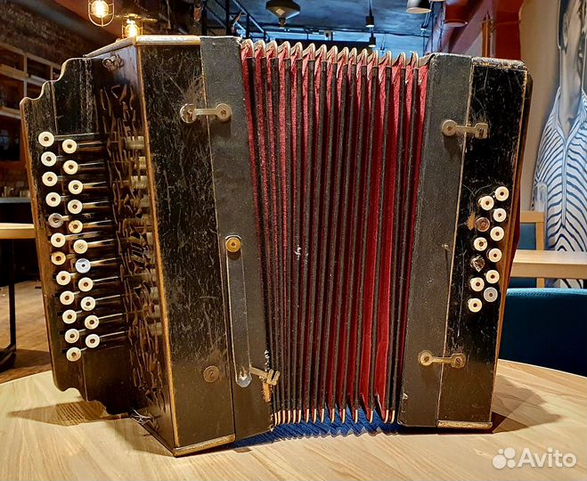 Гармонь старинная