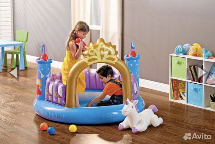 Надувной волшебный замок с шариками+ единорог