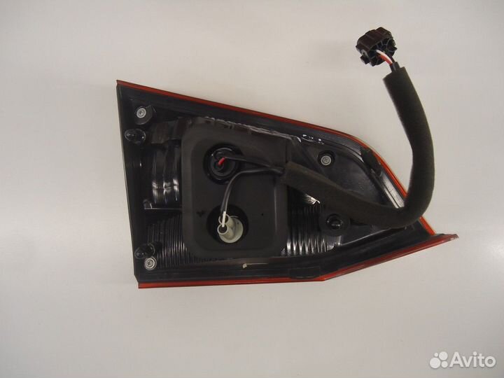 Фонарь задний правый (на крышку багажника)