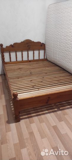 Кровать двухспальная с матрасом