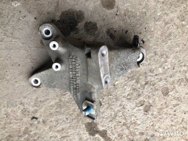 Кронштейн двигателя Audi A8 D3 2007