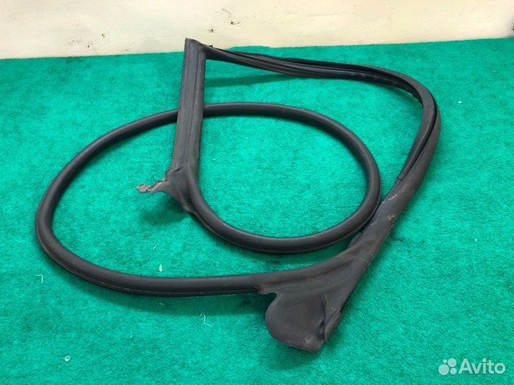 Уплотнитель двери внутренний передний правый Audi