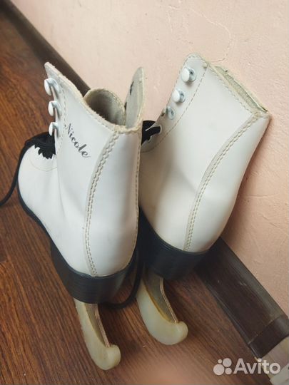 Коньки фигурные женские-детские 35 размер