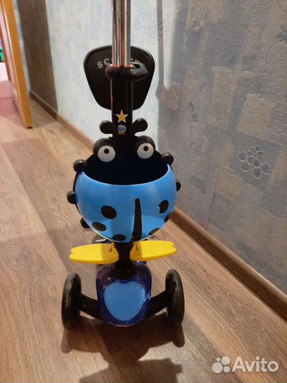 Самокат с ручкой и сиденьем