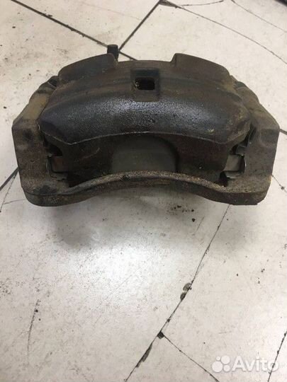 Суппорт тормозной передний правый Nissan Qashqai