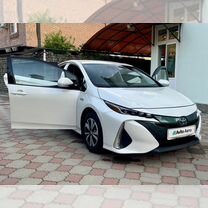 Toyota Prius PHV 1.8 CVT, 2019, 77 500 км, с пробегом, цена 2 580 000 руб.